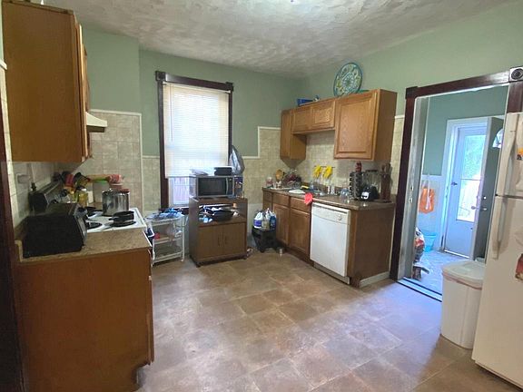 5th image of 28 Avalon Ave