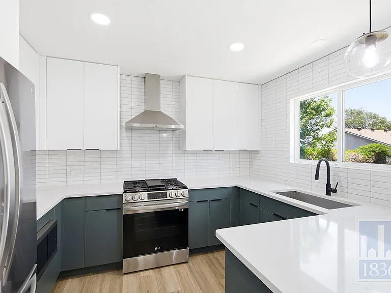 3610 Alexandria Dr — Photo 6