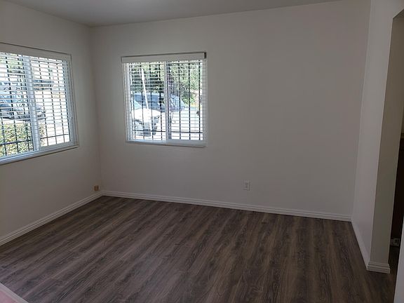 5th image of 2911 Broadway