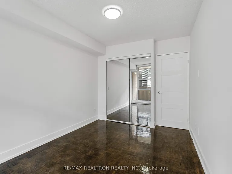 33 Isabella St #511 — Photo 18