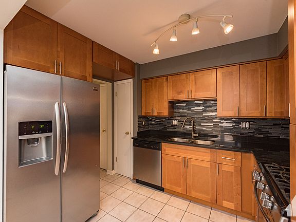 2nd image of 6043 N Northwest Hwy APT 10
