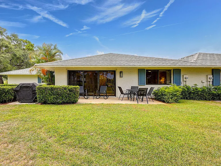 526 Club Dr — Photo 34