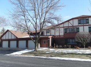 11657 S Matterhorn Cir APT 202, Palos Park, IL 60464