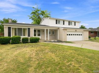 30151 Barbary Ct, Warren, MI 48093