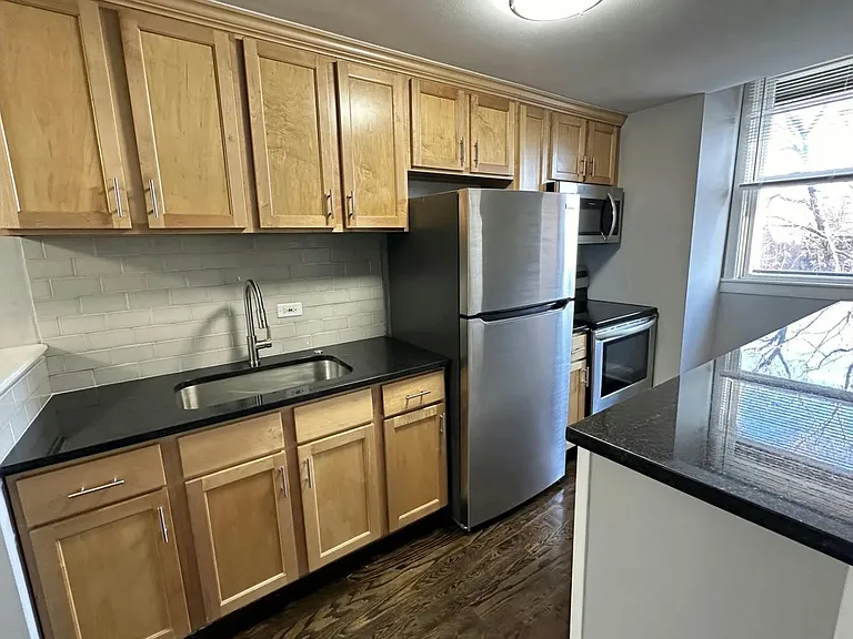 916 W Fullerton Ave #3 — Photo 2