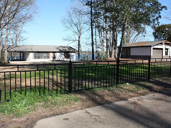 2nd image of 140 Dogwood Ct