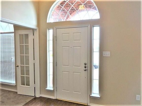 2nd image of 4605 Maple Hill Dr