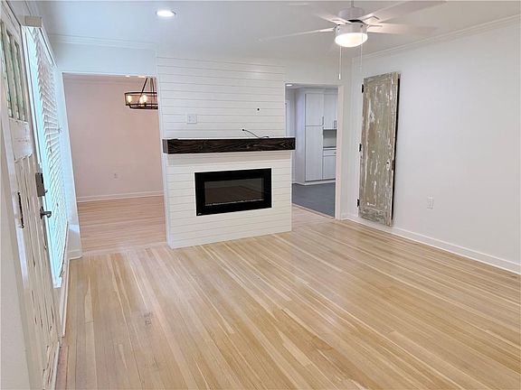 3rd image of 835 Carnation Ave