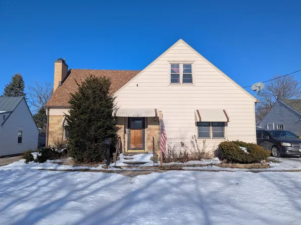 310 1st Ave NE, Waukon, IA 52172