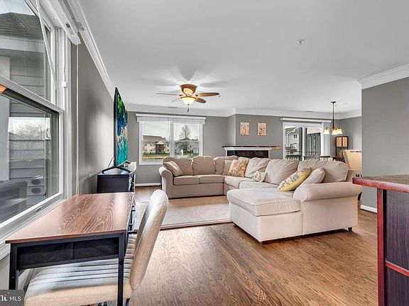 3rd image of 501 Teal Ct