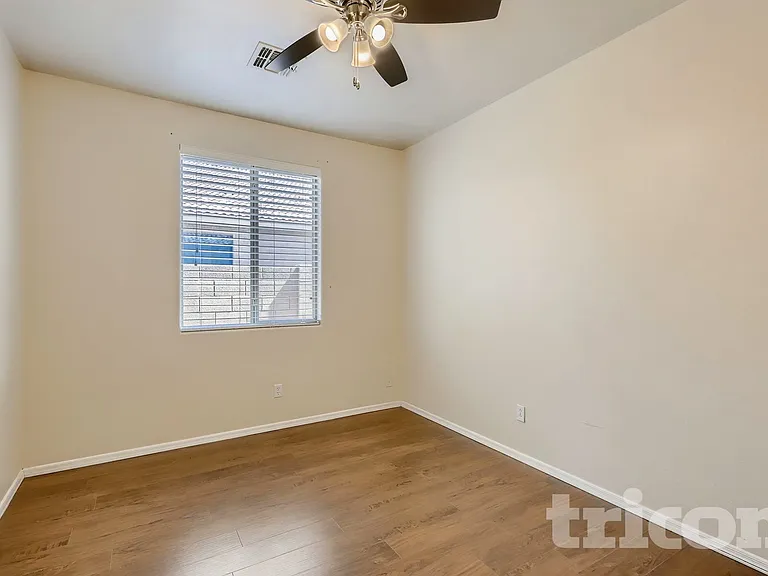 6608 S 45th Ln — Photo 9