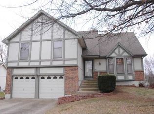 9405 W 117th St, Overland Park, KS 66210