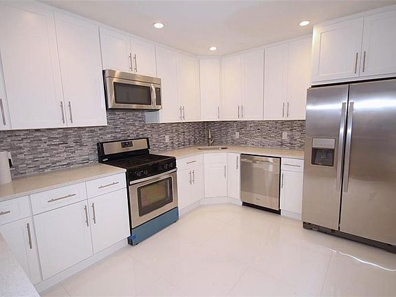 4th image of 440 Beach 139 St