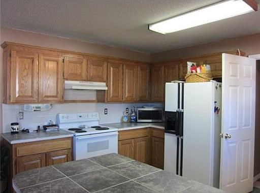 3rd image of 2 Sandridge Dr