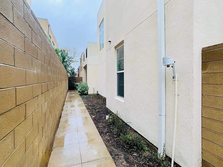 810 Beacon — Photo 18