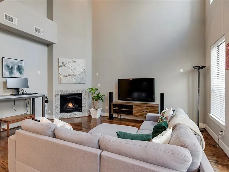 1428 Wilson St — Photo 9