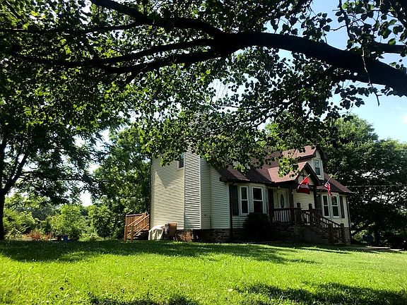2nd image of 915 Dominion Dr