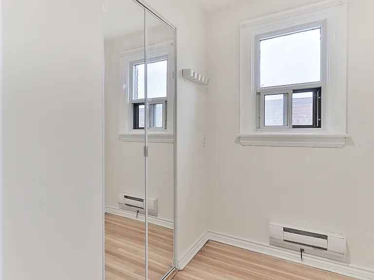 938 Avenue Rd #3 — Photo 16