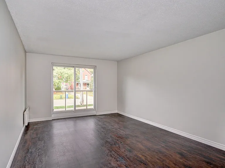270 Waterloo Ave — Photo 9