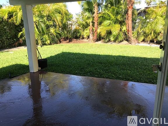 4th image of 11430 SW East Dr #E