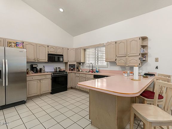 4th image of 7403 W Grovers Ave