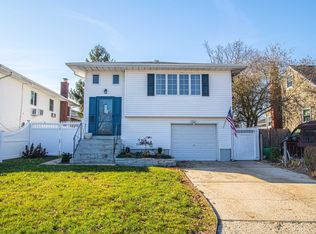 139 Verona Pkwy, Lindenhurst, NY 11757