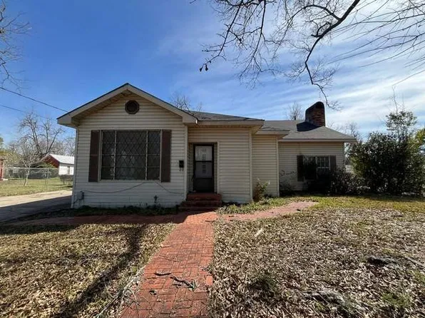 406 S 10th St, Oakdale, LA 71463