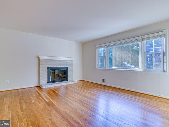 4th image of 4500 Peacock Ave