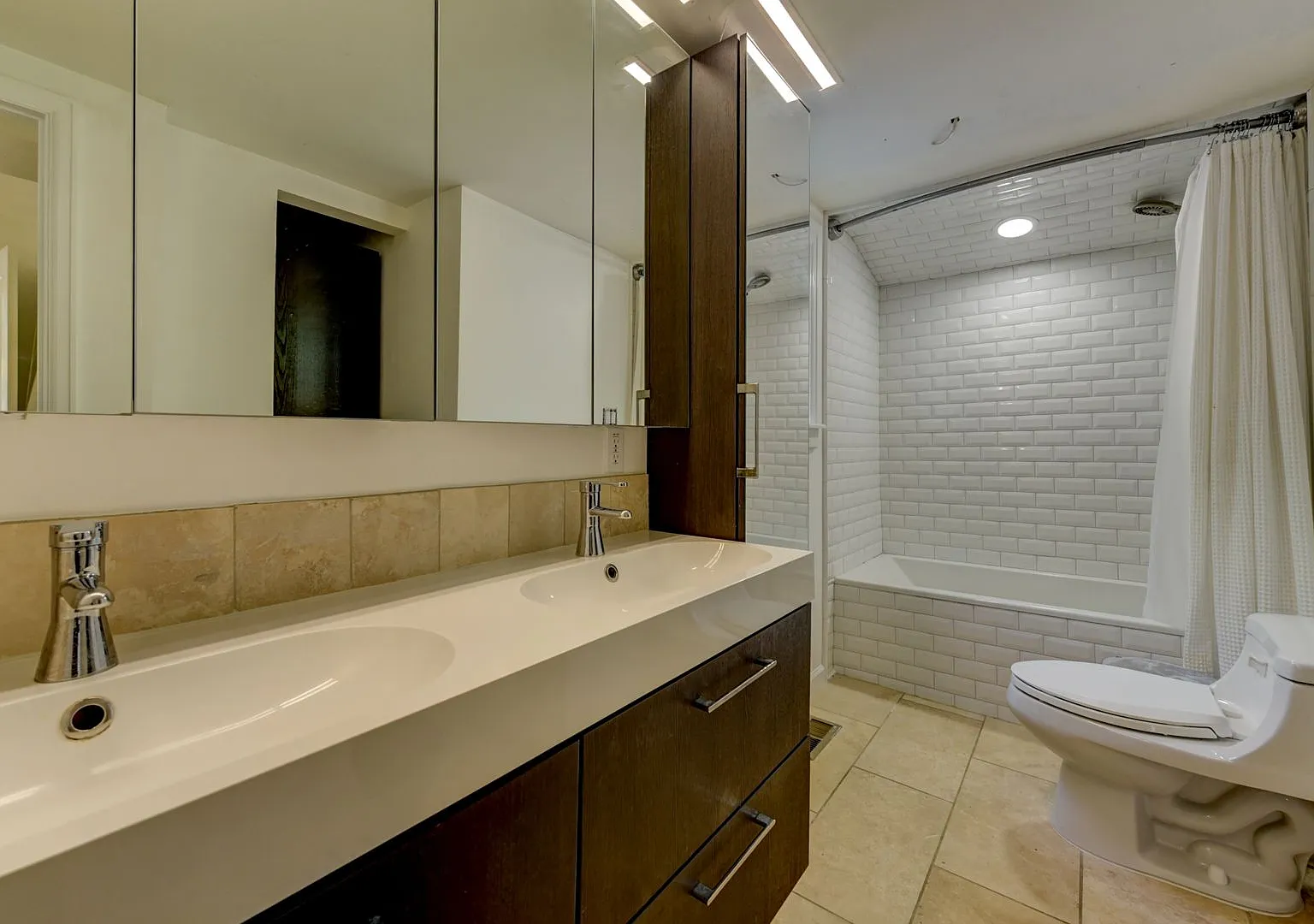 Renovated 3 Bed / 2 Bath Home In Amazing Location — Photo 4