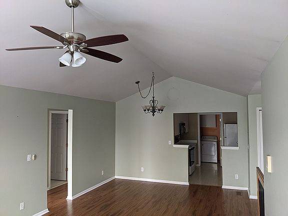 3rd image of 44933 Marigold Dr