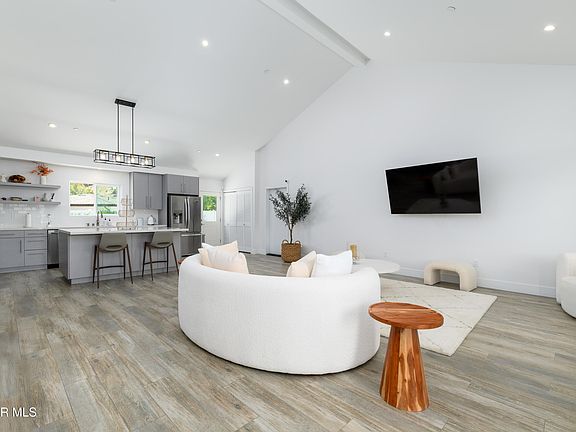 2nd image of 297 Whiteside Pl