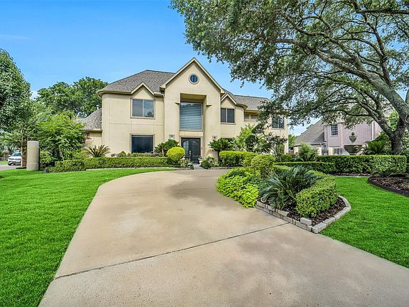 3rd image of 1618 Shadybrook Drive