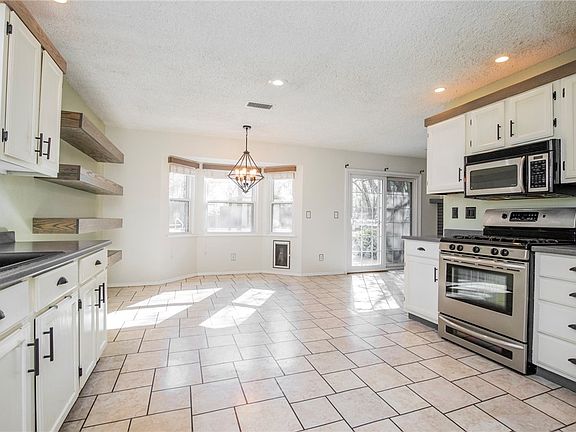 5th image of 14634 Oakcrest Dr