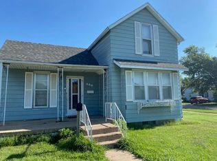 420 E 3rd St, Hoisington, KS 67544