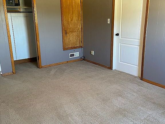 Large bedroom with closet 