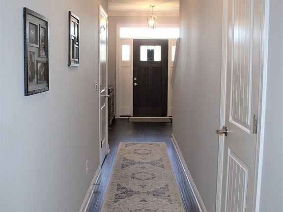 5th image of 718 Sapphire Dr