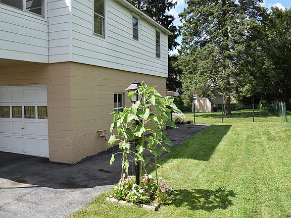 5th image of 33 Newton Ave