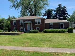 848 W Crocus Dr, Radcliff, KY 40160