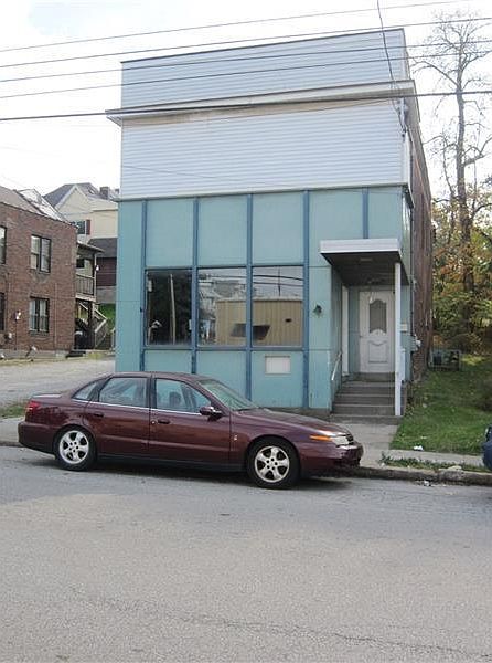 2nd image of 3204 Versailles Ave