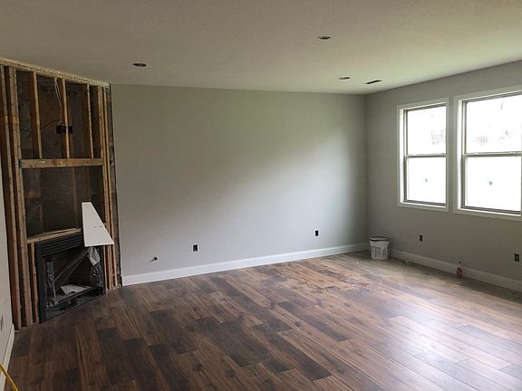 3rd image of 10385 Ivy Hollow Dr