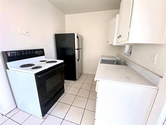 5th image of 5507 Pinewood Ave