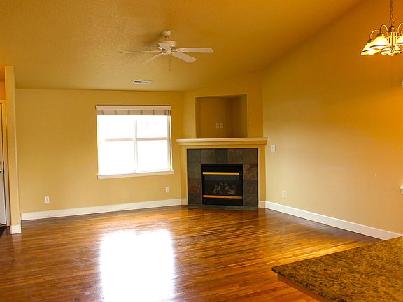 3rd image of 61376 Woodbury Ln