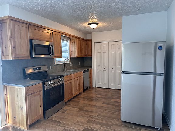 5th image of 1003 Church St