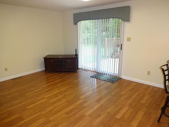 5th image of 1698 Dean Ct