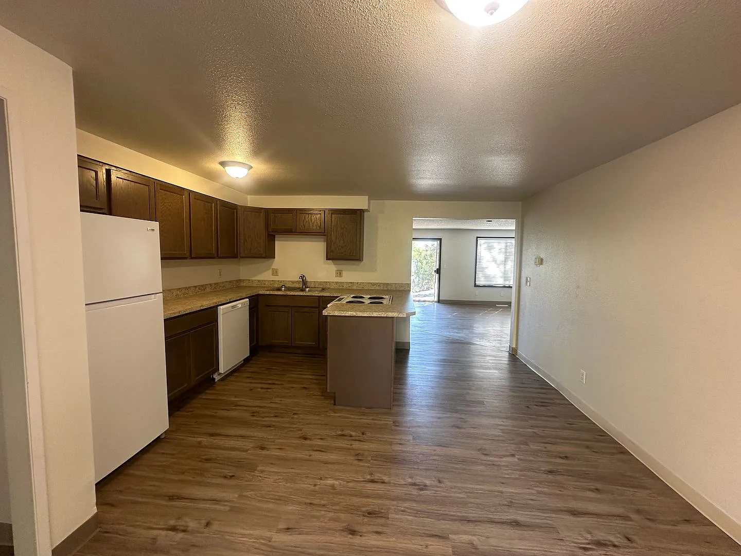 Spacious 3-Bedroom, 1-Bath Apartment In Moyina Heights — Photo 3