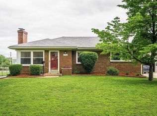 1710 Larkmoor Ln, Watterson Park, KY 40218