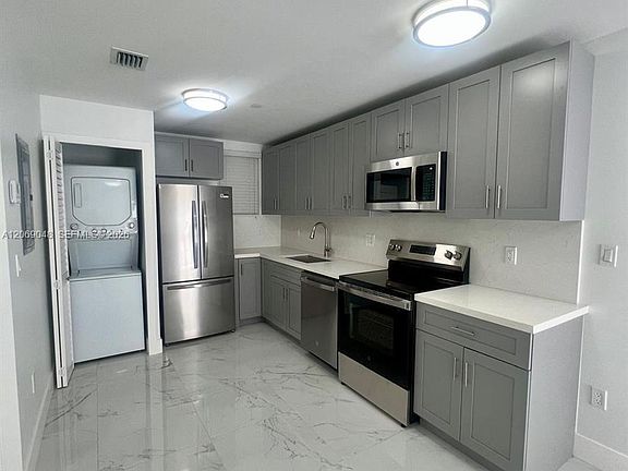 4th image of 1860 NW 19th St #102