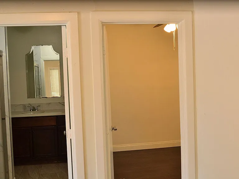 1190 N Kingsley Dr — Photo 6