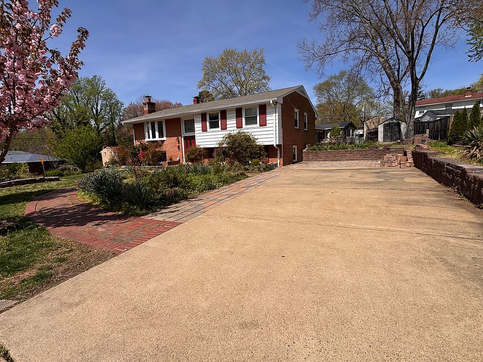 NO Carpet throughout the house. Wood floor in main level and tile floor on lower level.