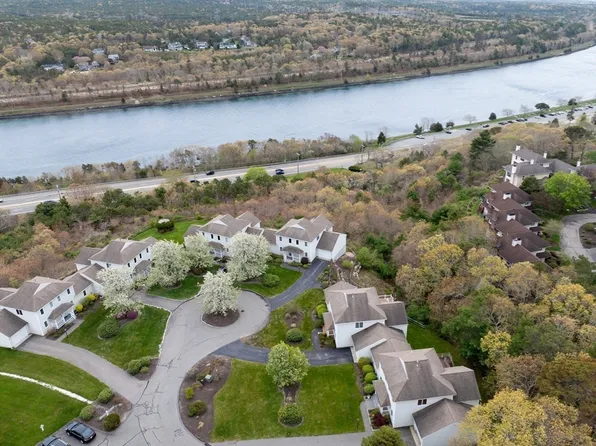 2 Beach Plum Ln #E, Bourne, MA 02532